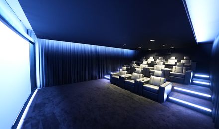 Hightech-Heimkino für 12 Mann