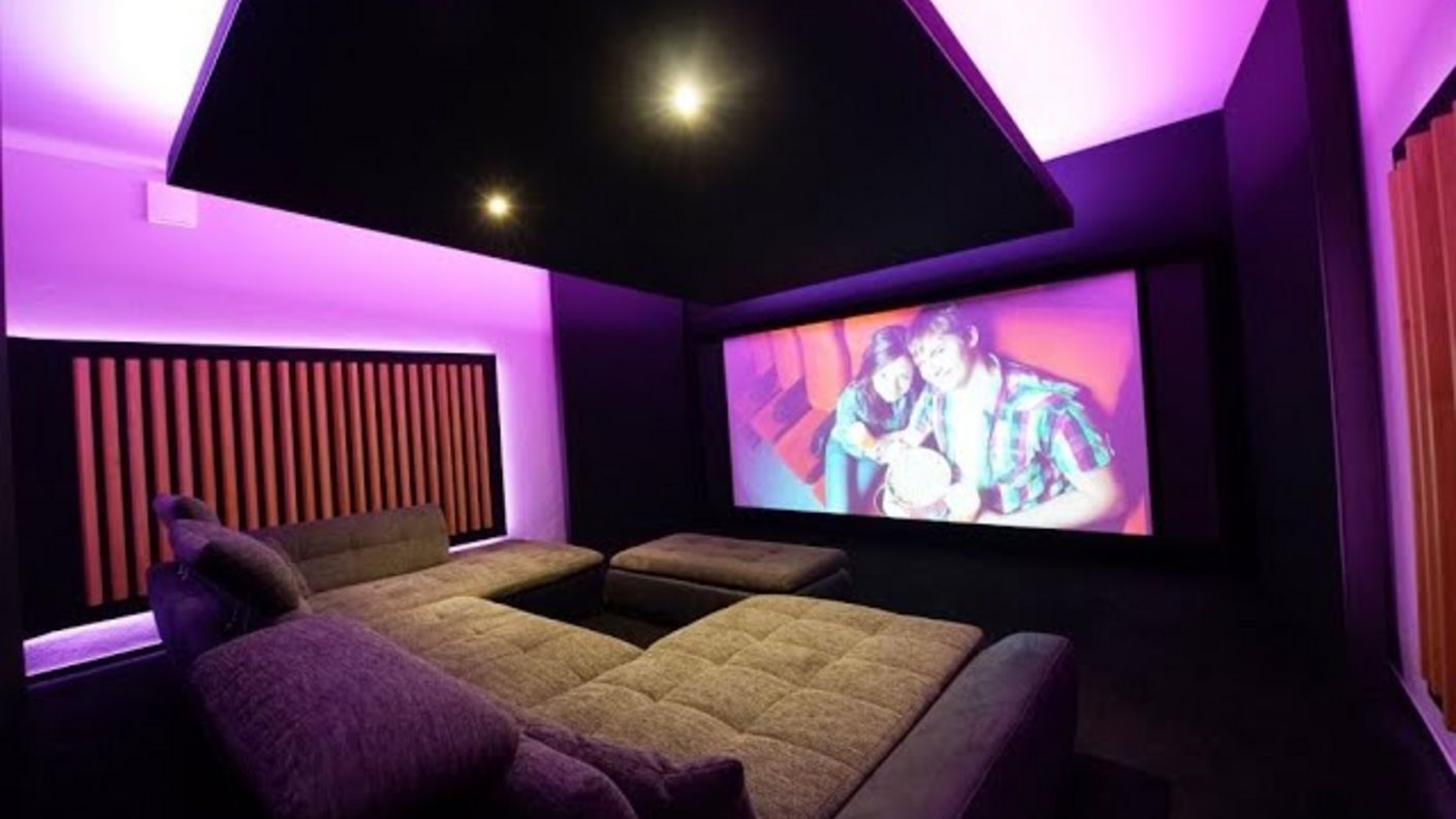 4K Atmos Heimkino mit Wohnraumfeeling von Hollywood-Zuhause - Heimkinobau, Planung & Kalibrierung